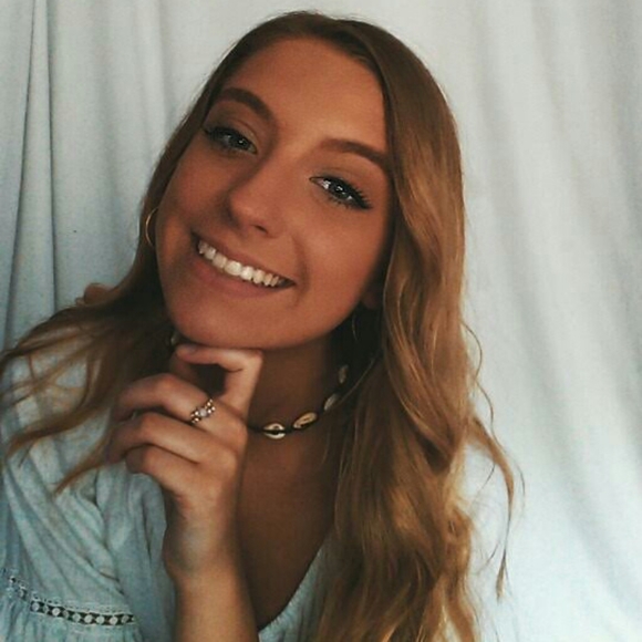 Meet your Posher, Kaylen - Picture 3 of 5